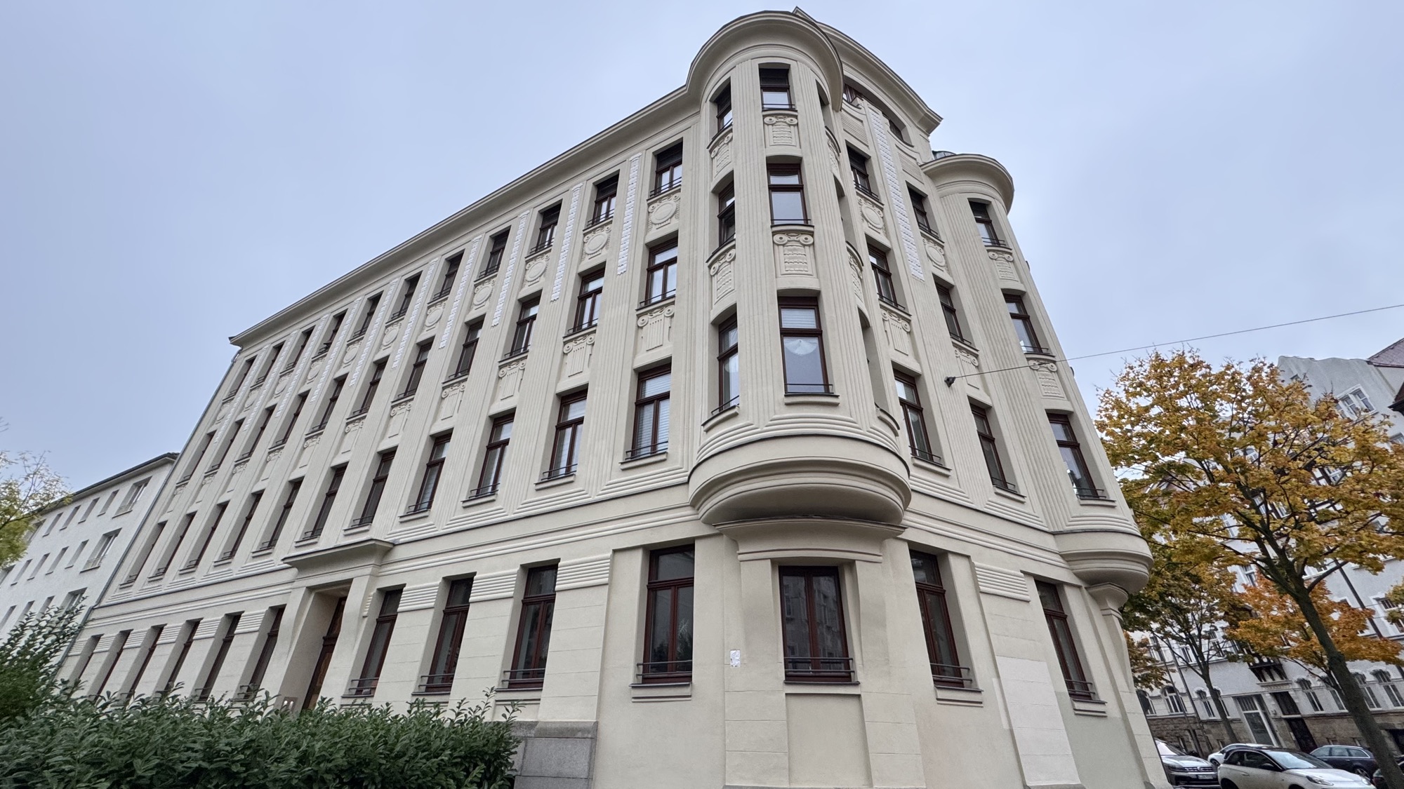 Gründerzeit-Eckhaus in Leipzig-Gohlis-Mitte mit gepflegter Außenanlage